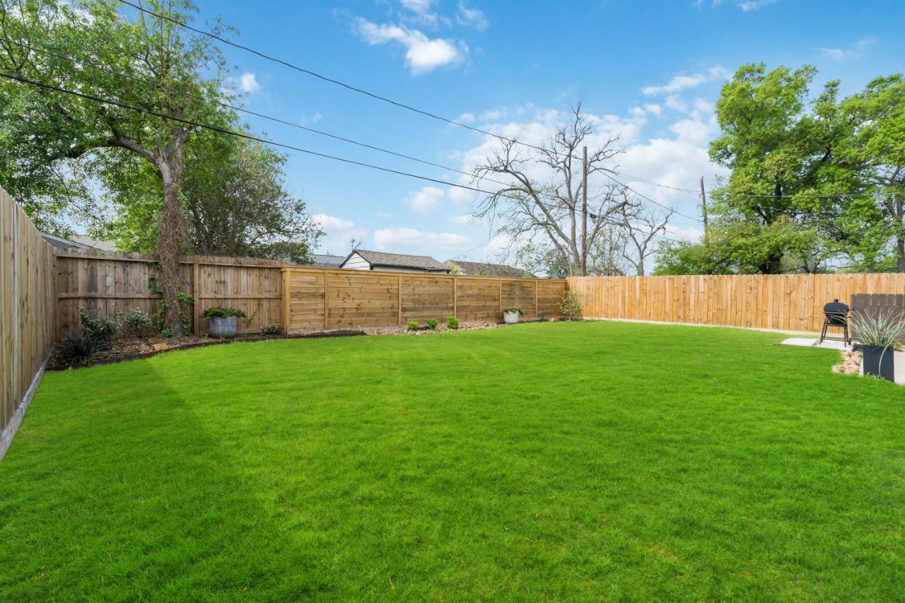 The Gated Modern Home Near Nrg And Medical Center Houston Exterior photo